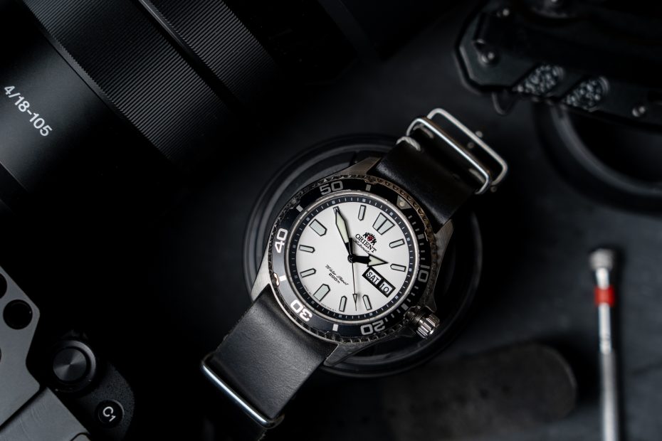 automatic watch illustration